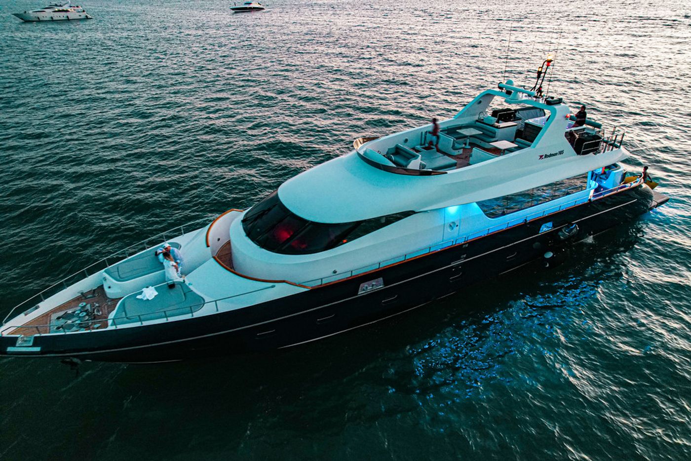 Rodman W/ Jacuzzi 110'